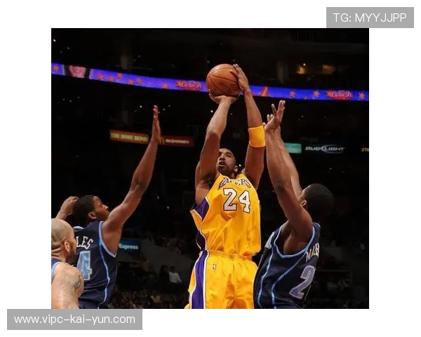 NBA球星投篮姿势离谱却全进,全场笑疯 NBA球星投篮姿势离谱却全进,全场笑疯