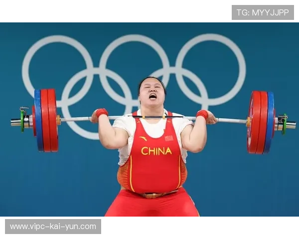 举重选手夺冠后激动落泪，家庭支持故事感动无数